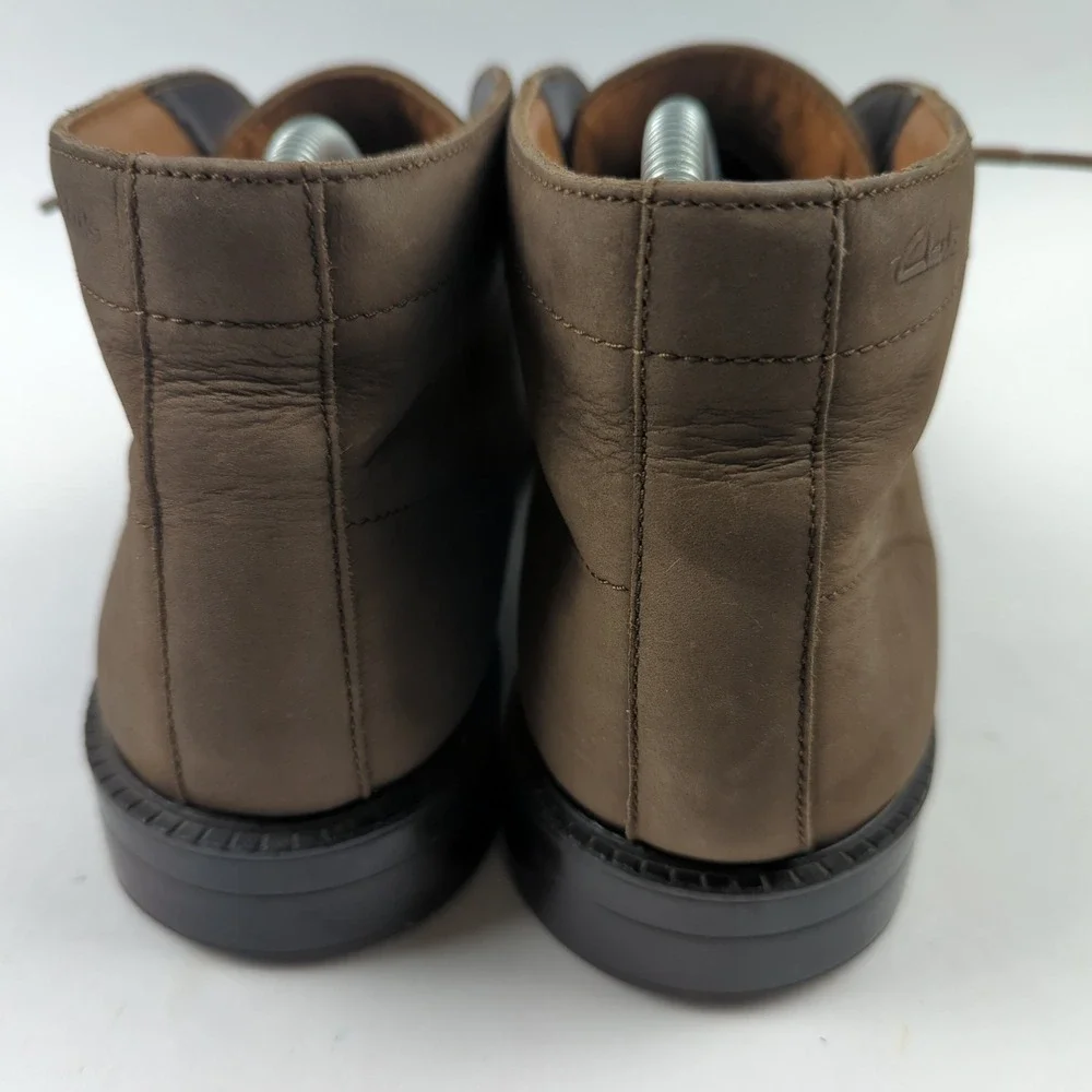Clarks Mens 9.5 Gore-Tex Brown Leather Ankle Boots Chukka Dress Shoes Waterproof